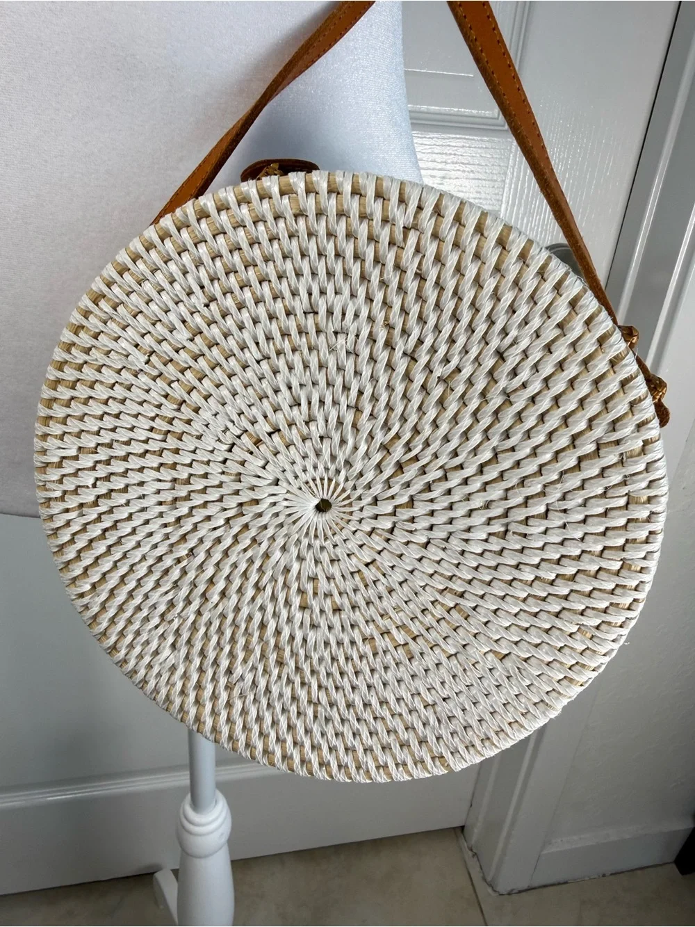 Round Woven Shell Accent Straw Crossbody Bag - White & Tan